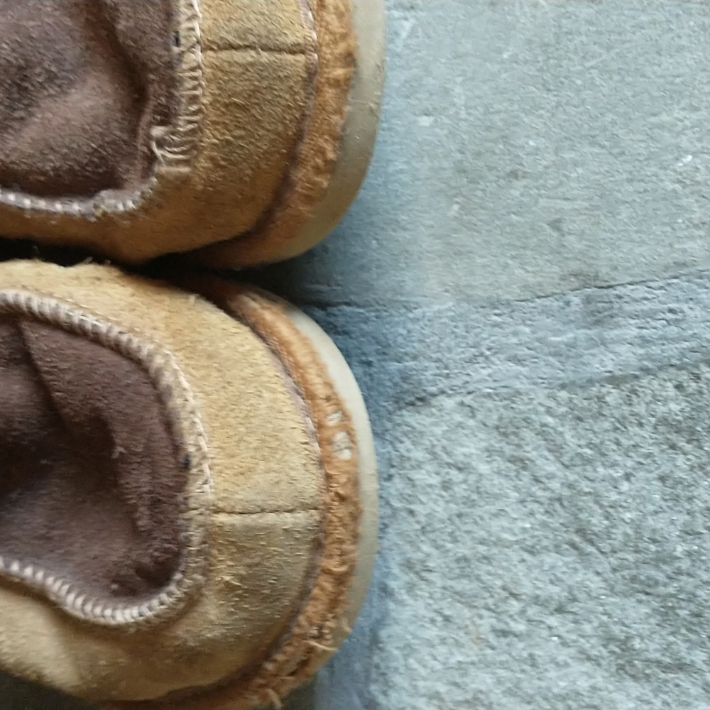Ugg lace up boots size 5 - Picture 2 of 4